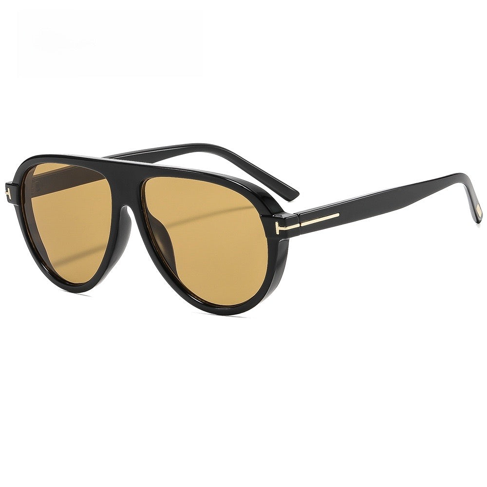 Gafas de sol, con detalles dorados.