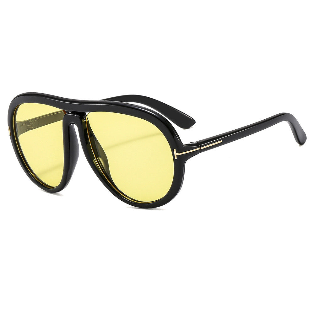 Gafas de sol negras con cristal amarillo.